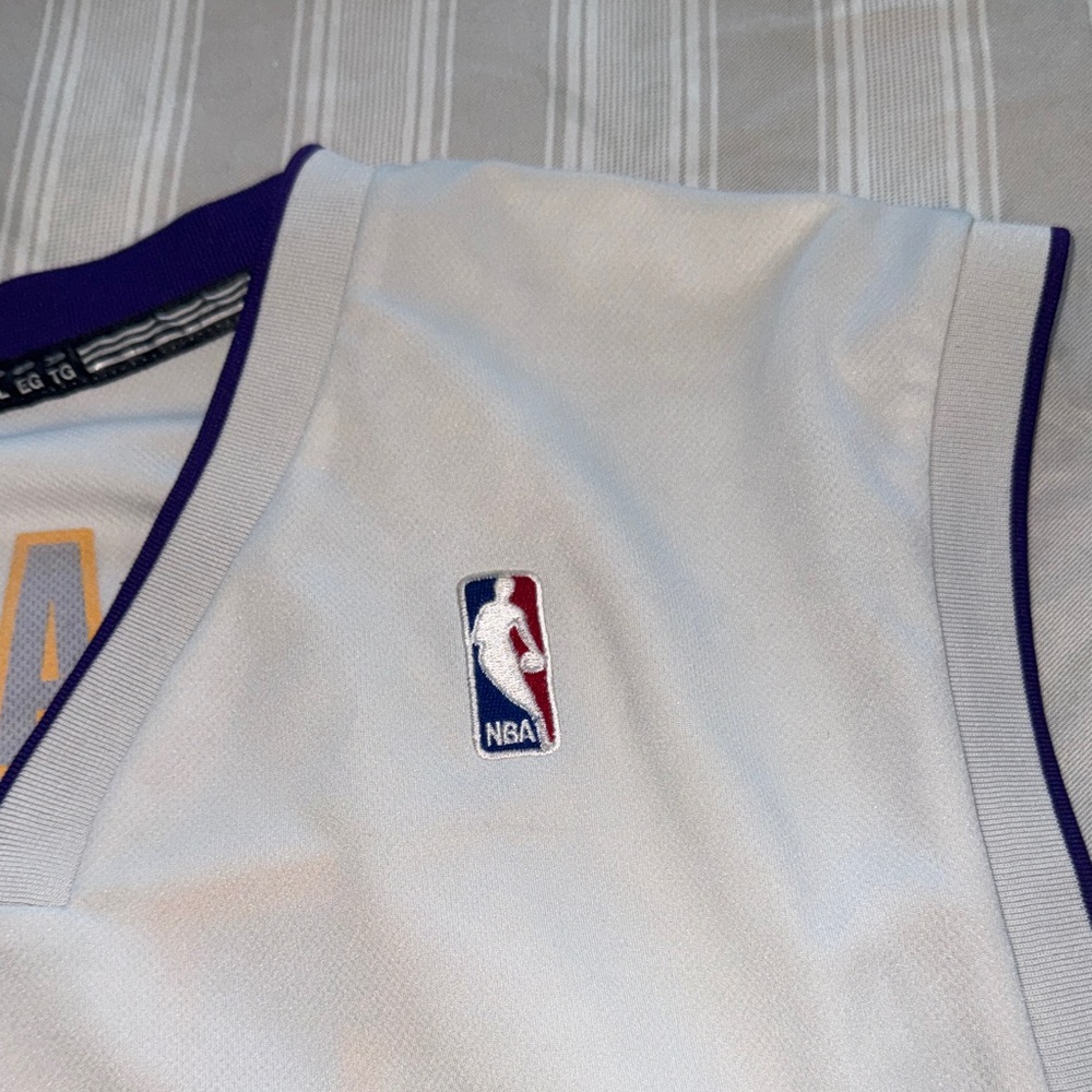 Adidas Lakers White and Yellow Basketball Jersey - Picture 11 of 12